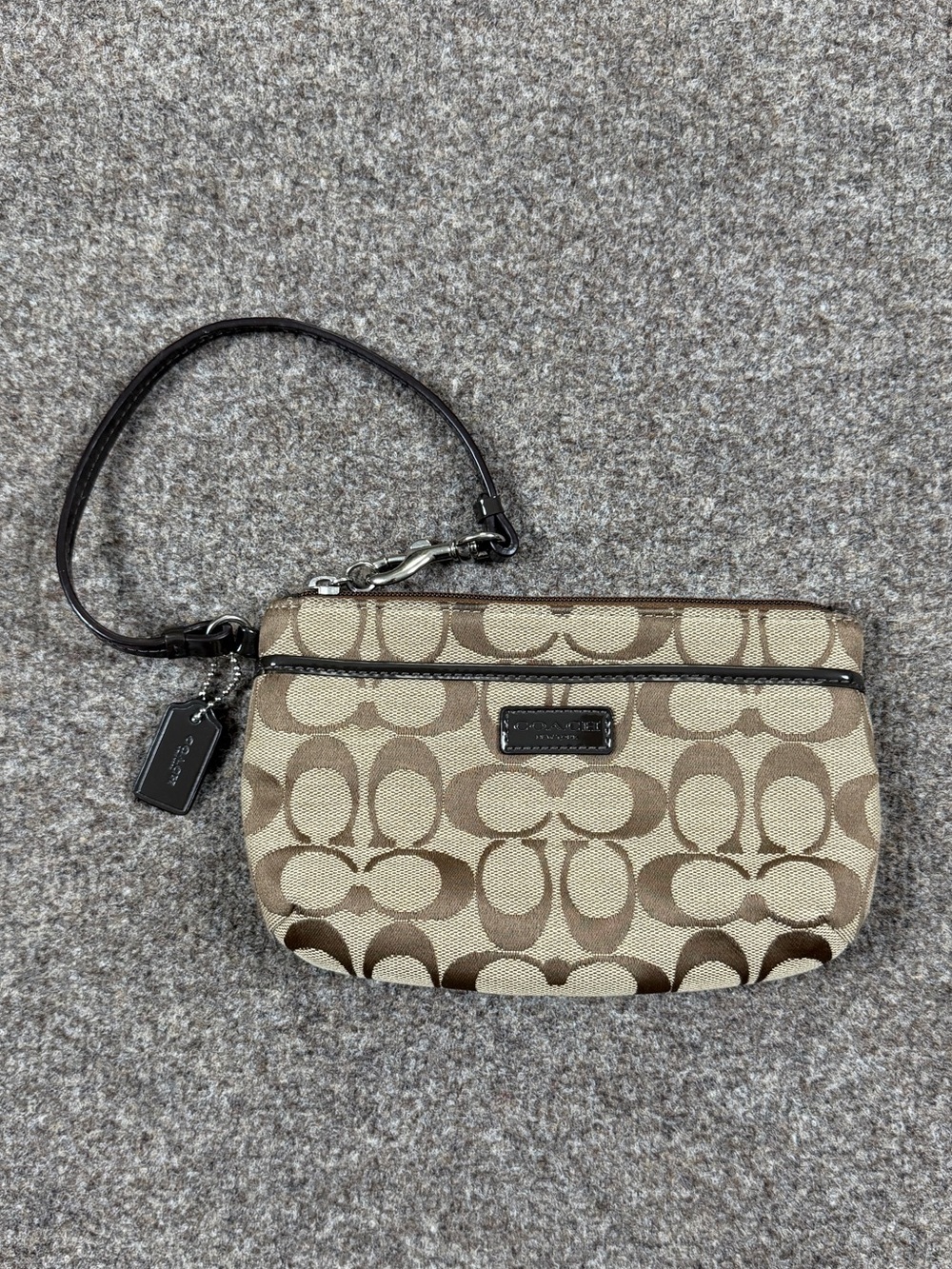 Coach Brown Jacquard Fabric Signature Logo Wristlet Clutch Patent Leather Trim